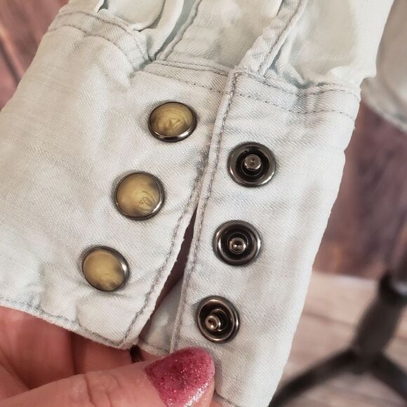 Lucky Brand Snap Button Top - Picture 9 of 12